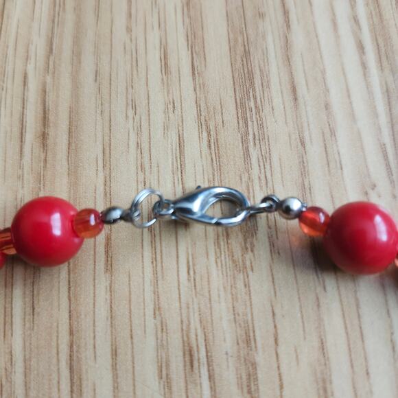 Red Graduated Bead Necklace 25in Lobster Clasp Chunky Retro Holiday Valentines - Picture 2 of 8